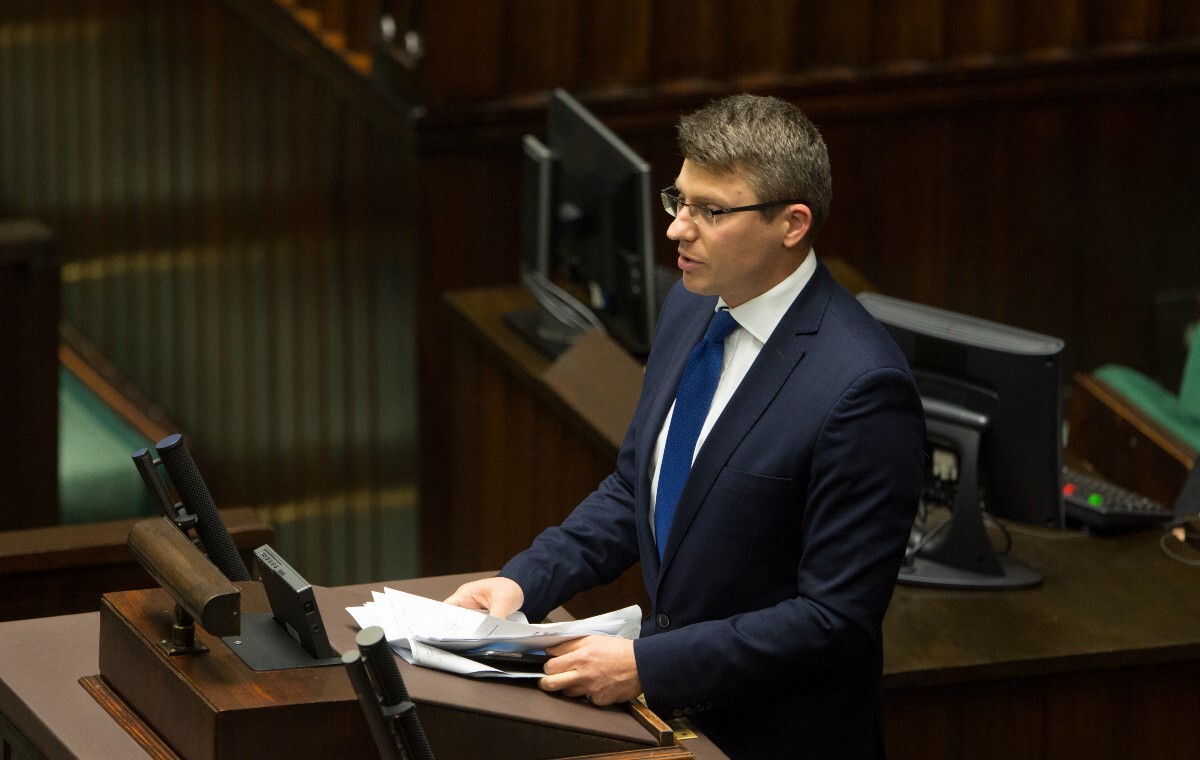 Warchoł w Sejmie: Tusk chce zniszczyć i zawłaszczyć TK