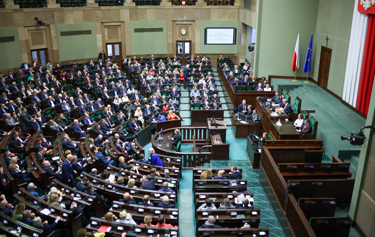 Katastrofalny SONDAŻ CBOS dla rządzących! KO bez koalicjantów