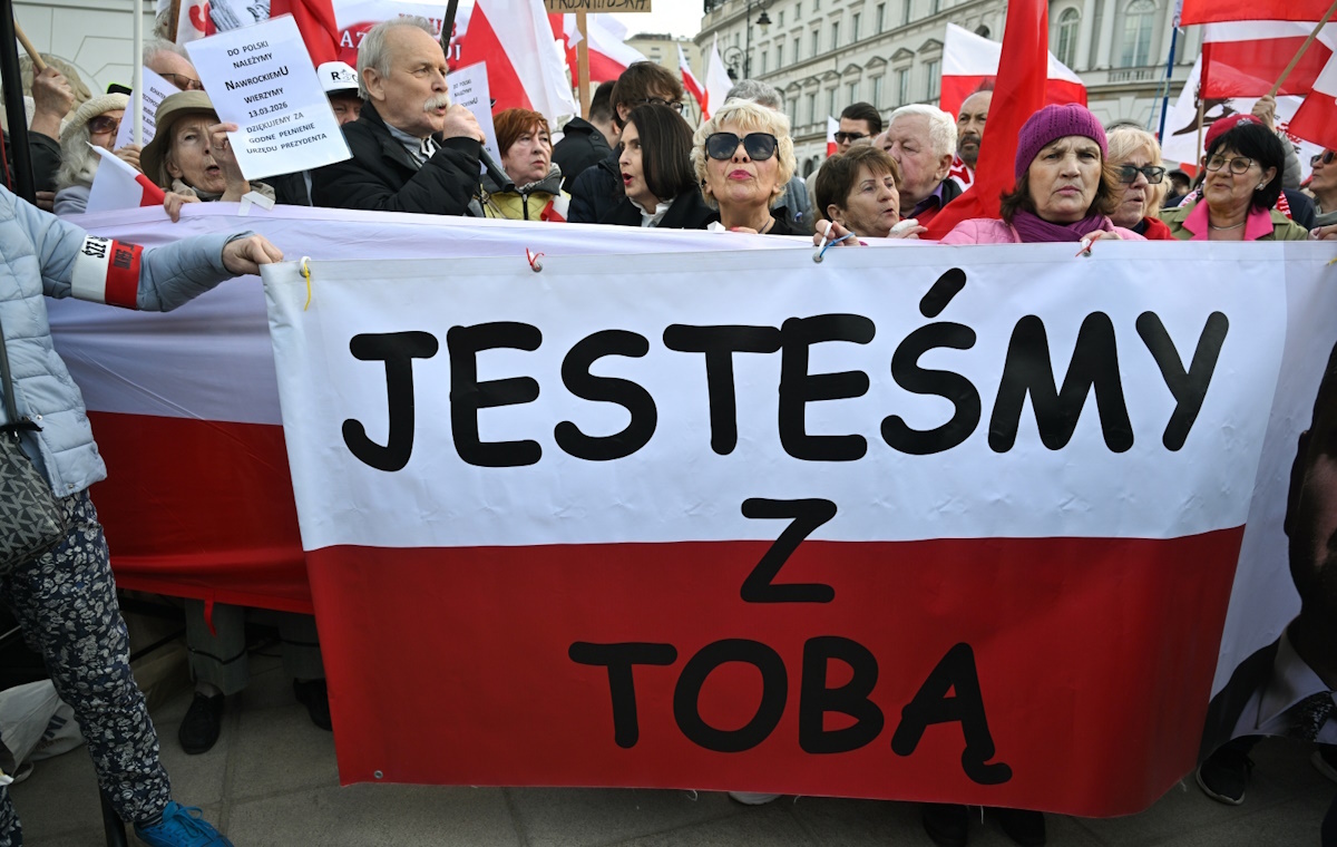 Tłumy przed Pałacem Prezydenckim. Patrioci poparli weto ws. SAFE