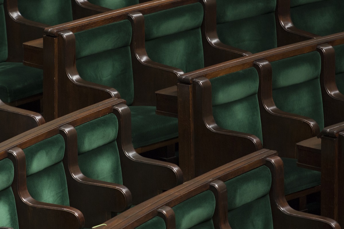 Nowy SONDAŻ partyjny. Jak wyglądałby podział mandatów?