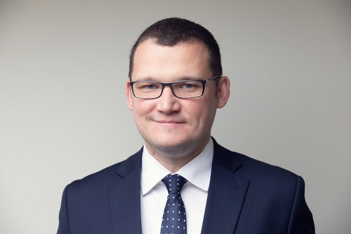 Tusk obejdzie weto ws. SAFE? Szefernaker przestrzega rząd