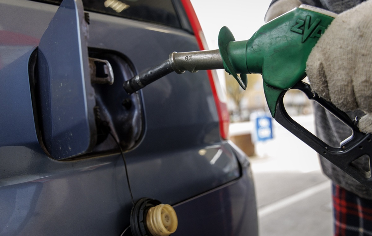 Nietypowa forma kampanii! Duńska partia sprzedawała tanie paliwo