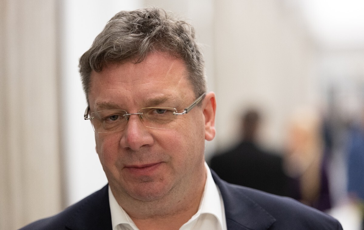 TYLKO U NAS. Wójcik: Polska demokracja szoruje po dnie