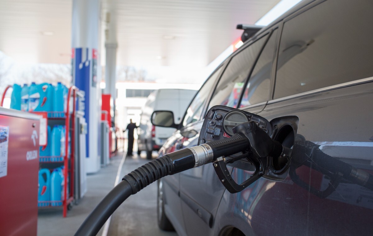 Większość Polaków chce ingerencji rządu w ceny paliw. SONDAŻ