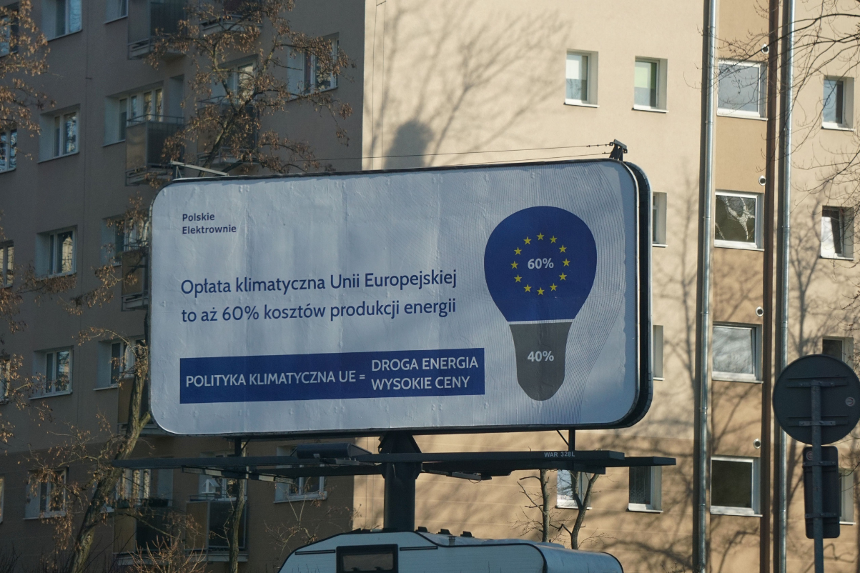 Polacy zdecydowali w sprawie ETS. Większość jest przeciw. SONDAŻ