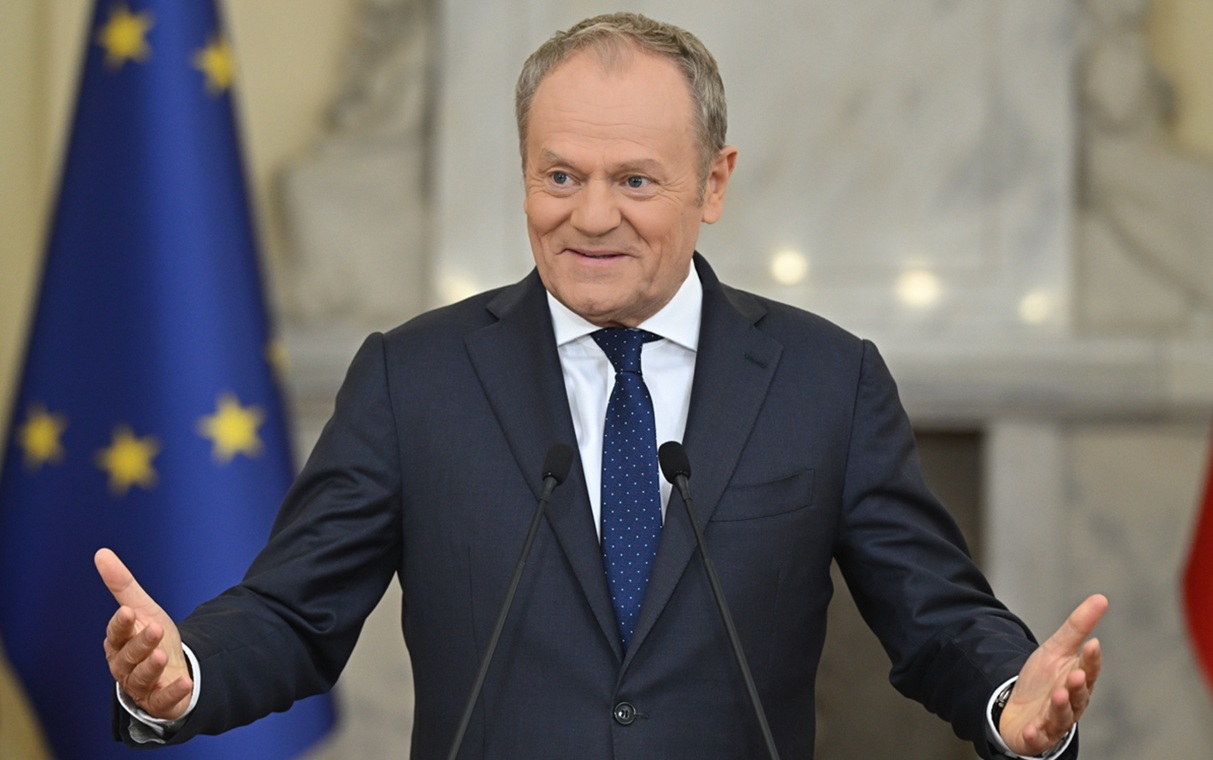 Presja ma sens! Tusk: Obniżymy stawkę VAT na paliwa do 8 proc.