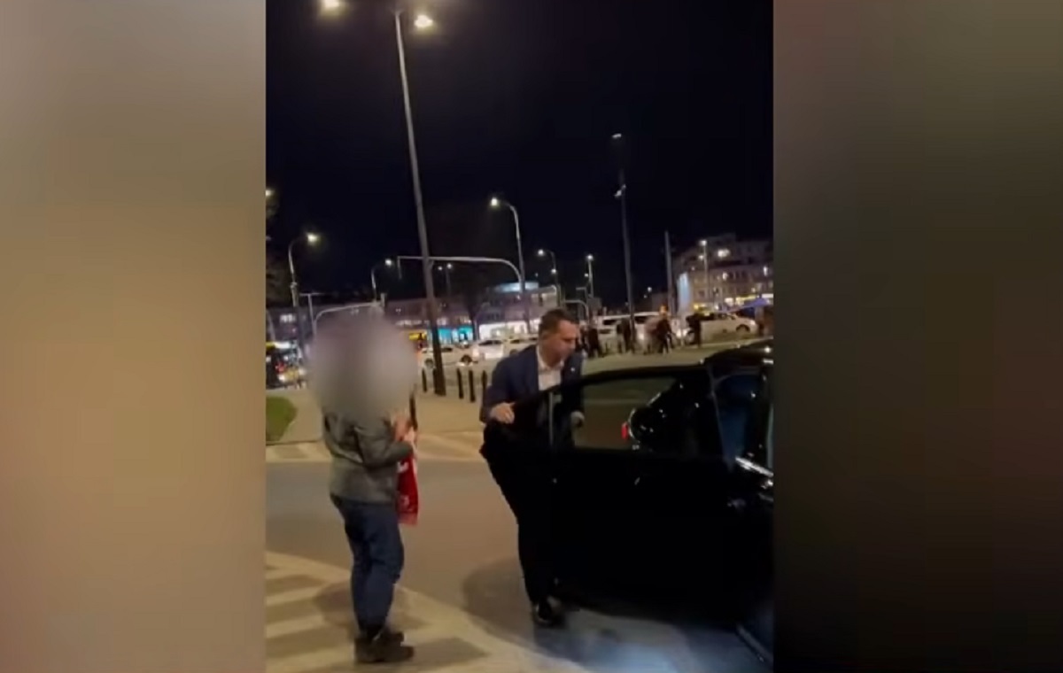 Может ли быть так, что Адам Слапка подвез своего сына на матч.... в правительственном лимузине?