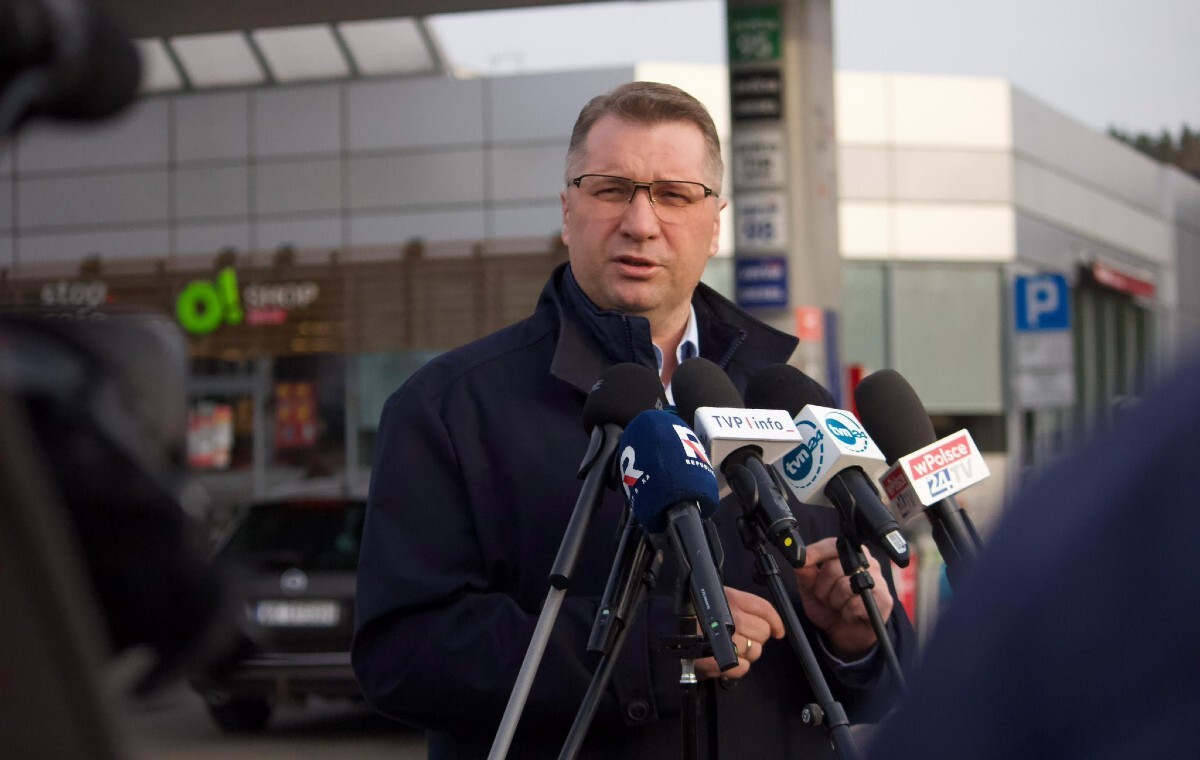 Poeta: Zarządzanie Orlenem to jedna wielka kompromitacja