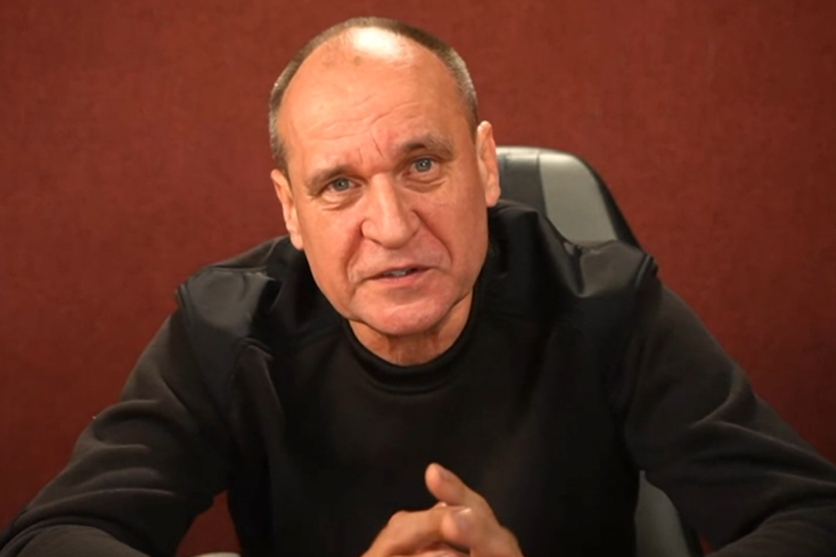 Kukiz: Gdyby nie afera pedofilska, może nie spadłyby ceny paliw