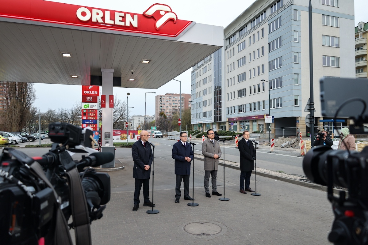 W końcu! Ceny paliw na stacjach poszły w dół. "Efekt Czarnka"