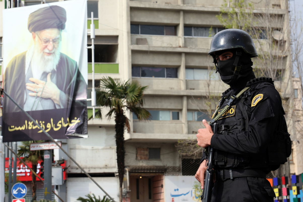 Sondaż CBOS. Zgoda wyborców KS i Konfederacji Korony Polskiej