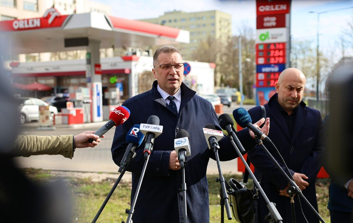 Czarnek: Zamiast obniżać marżę, podnosili ceny hurtowe paliw