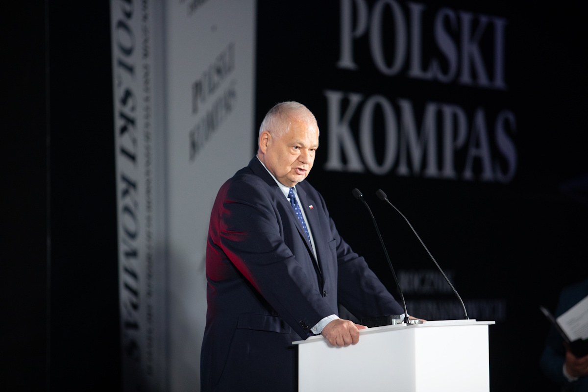 Надёжность профессора Глапинского. Поляки поддерживают деятельность НБП