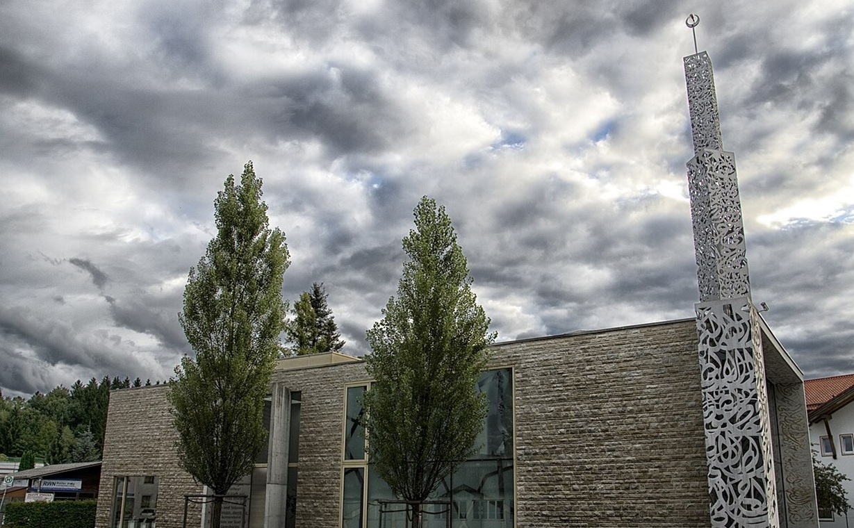 Zamiast kościołów - meczety i synagogi. "Różnorodność" Niemiec