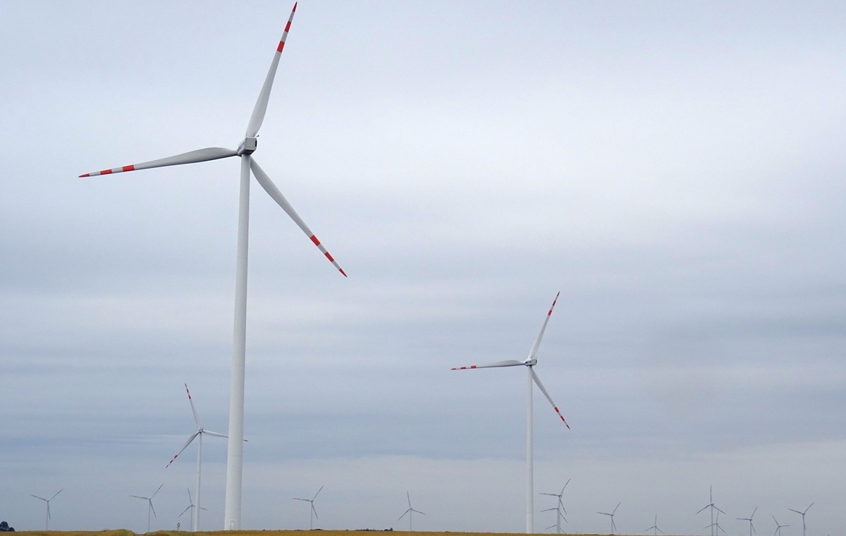 Nauka z blokady Cieśniny Ormuz dla UE? Więcej zielonej energii!