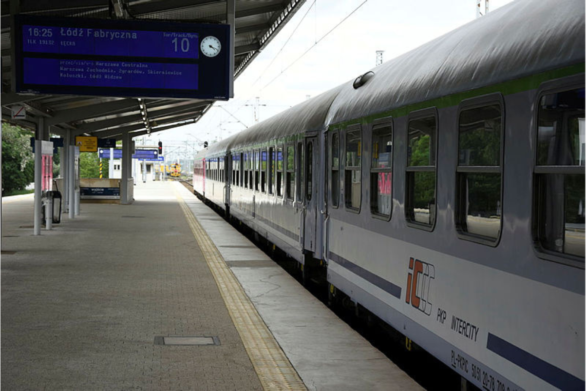 "GW" writes about the cobweb of the Polish People's organization  in PKP. "Big and small  Darek" rule