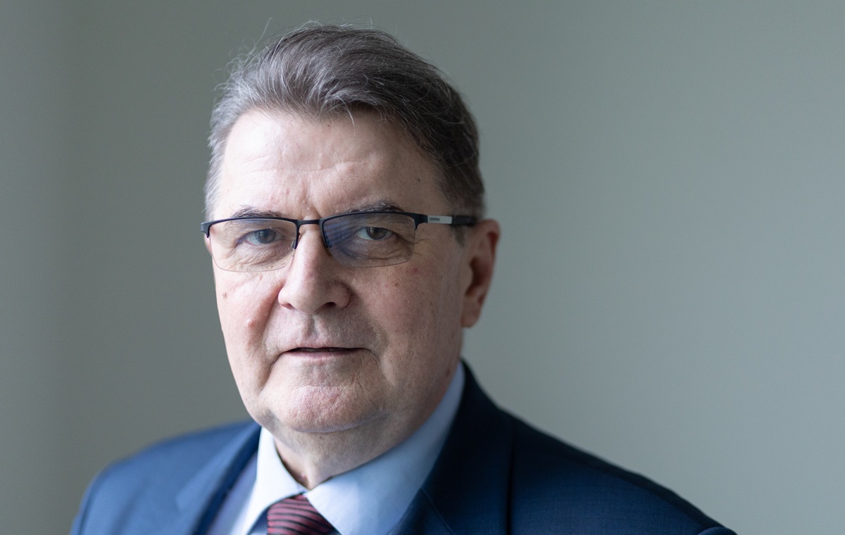 Prof. Krysiak: Bruksela musi zwrócić się w stronę Waszyngtonu