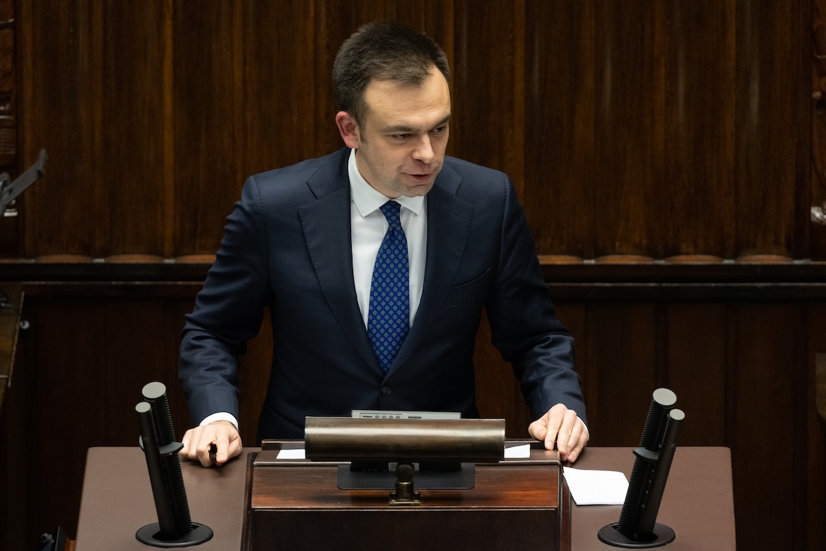 Spadają ceny ropy po zawarciu rozejmu. Co z paliwem w Polsce?