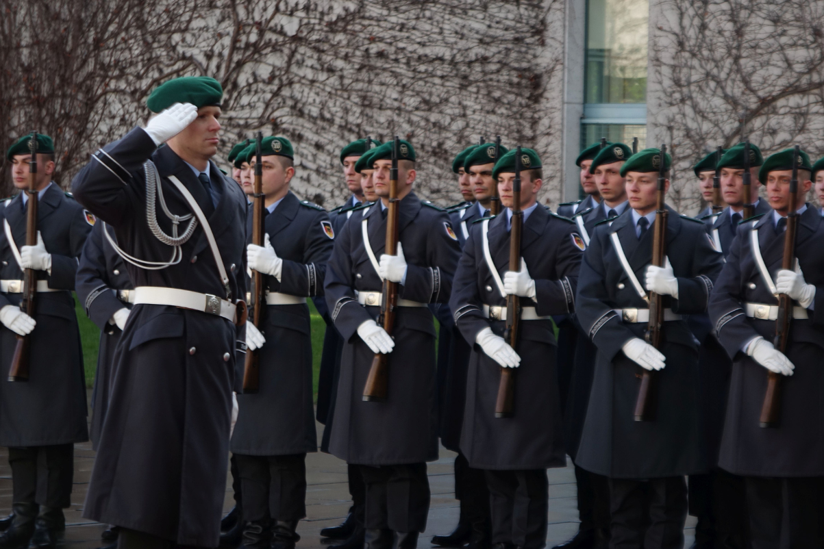 Strach wśród Niemców w wieku poborowym! MON uspokaja