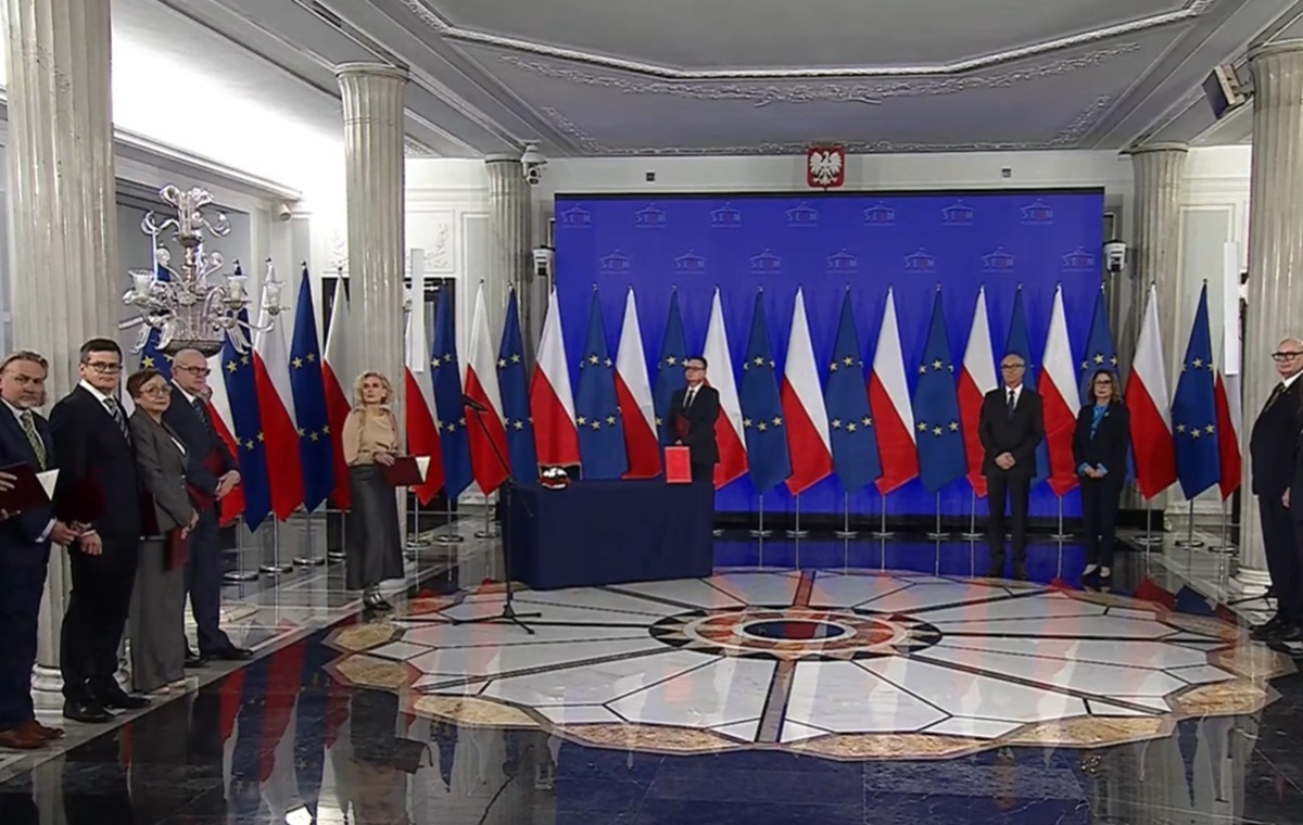 Голос разума во время псевдо-клятвы. «Но президента нет!»