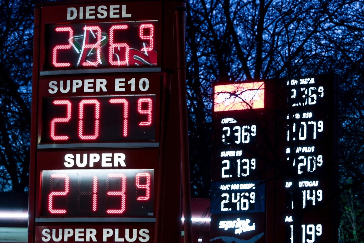 Bruksela gra ostro. Będzie wymuszać na krajach zaciskanie pasa