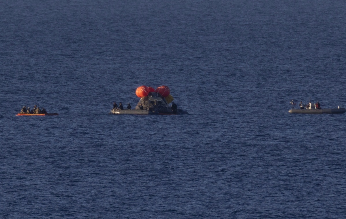 Statek Orion z astronautami już na Ziemi! Bezpiecznie wodował