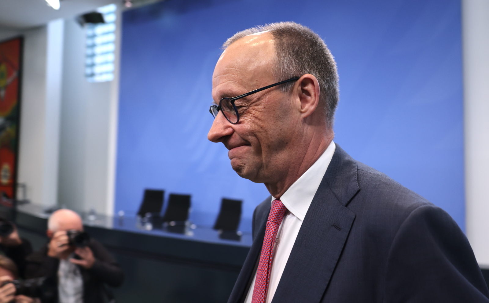 Merz z ulgą po zmianie na Węgrzech. KE może już odmrozić kasę?