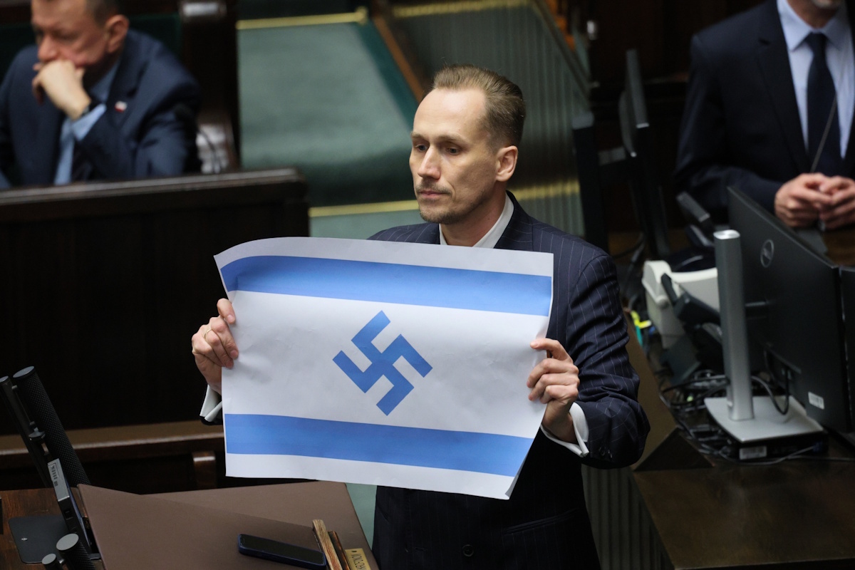 Berkowicz wniósł do Sejmu flagę Izraela... ze swastyką!