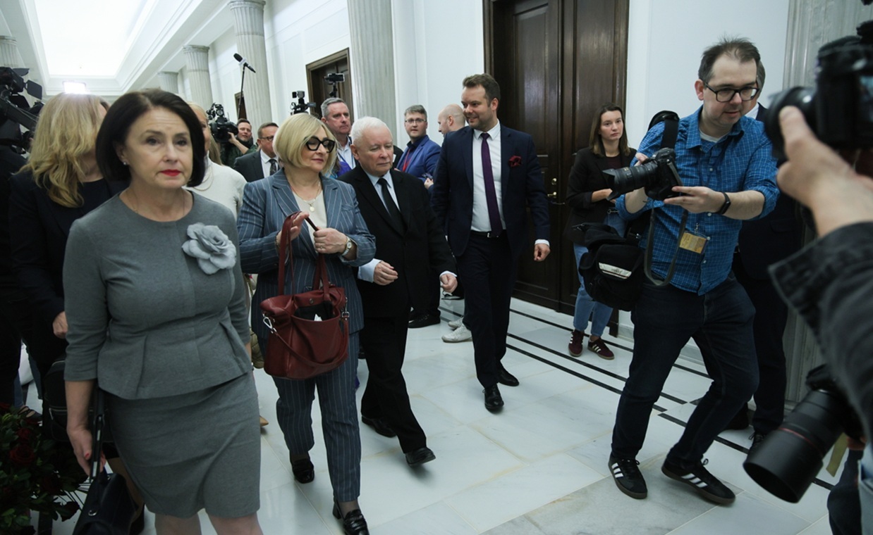 Jak reagować na dziki? Prezes PiS rozbawił posłów i dziennikarzy