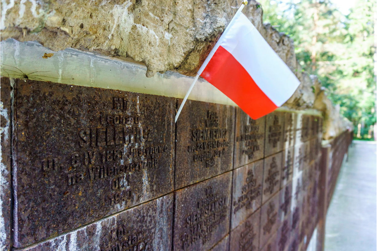 Rosjanie demontują następny pomnik polskich ofiar represji!