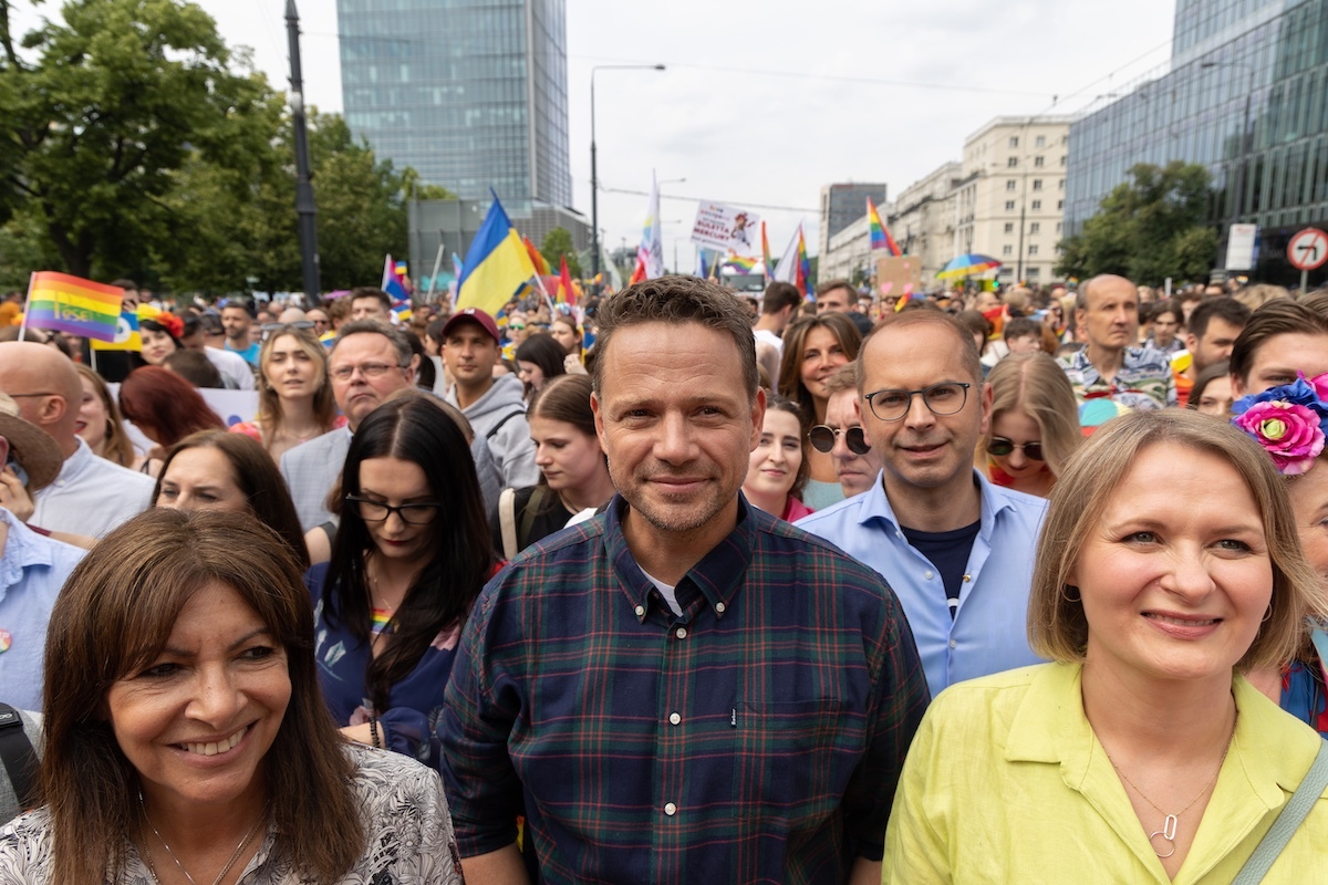 Trzaskowski podpadł środowiskom LGBT. Teraz się tłumaczy