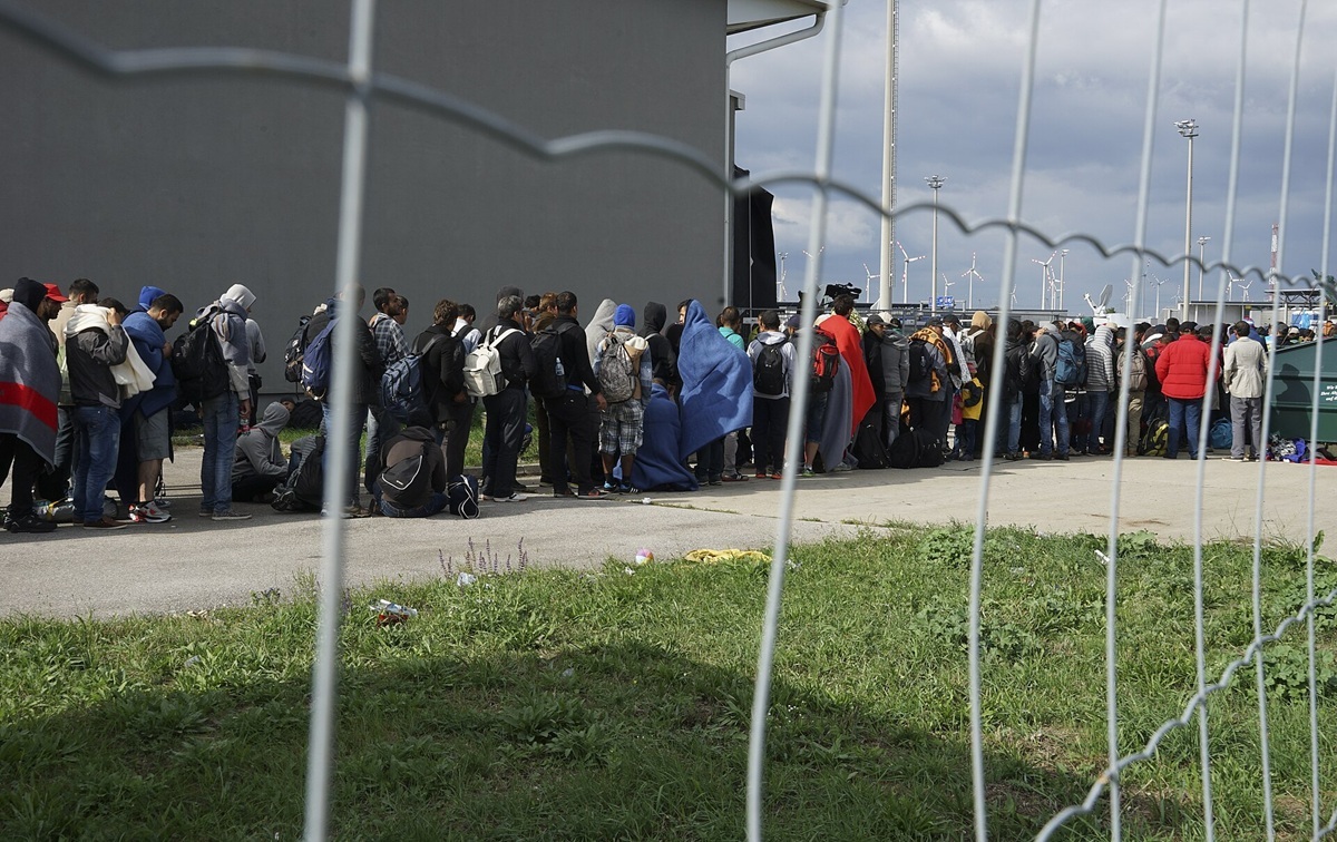 Migranci zalewają Unię Europejską! Szokujące dane
