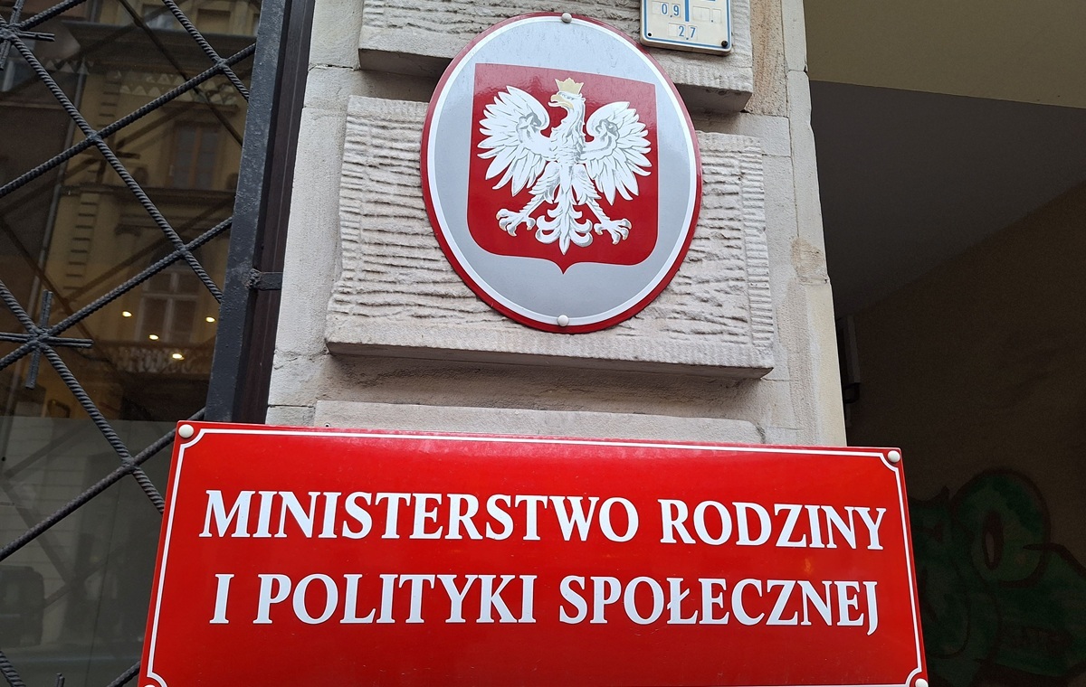 Co dalej z "Domem Chłopaków"? Jest odpowiedź resortu rodziny