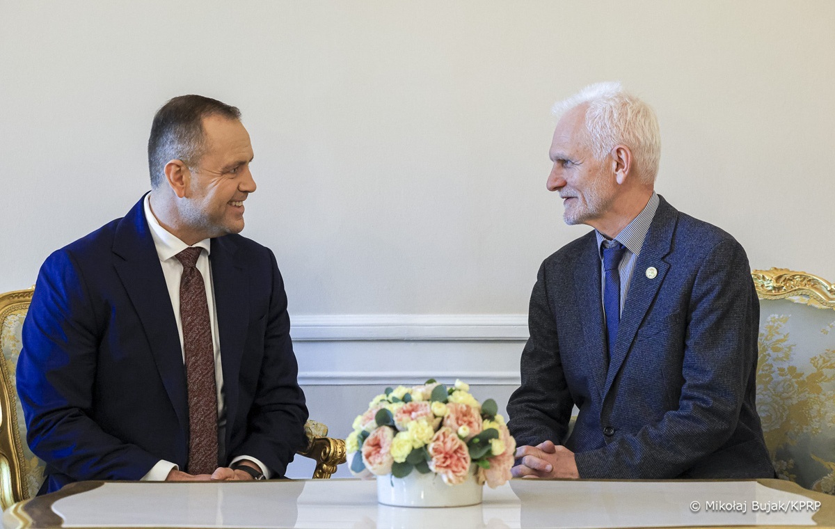 Prezydent Karol Nawrocki spotkał się z Alesiem Bialackim