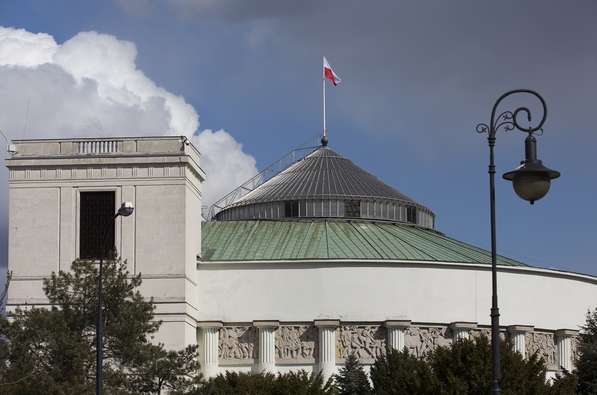 SONDAŻ. PiS skraca dystans do KO! Sasin: "Efekt Czarnka działa"