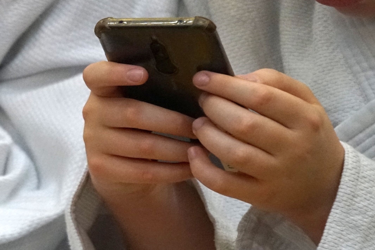 Zakaz telefonów w szkole? Większość Polaków zgodna. SONDAŻ