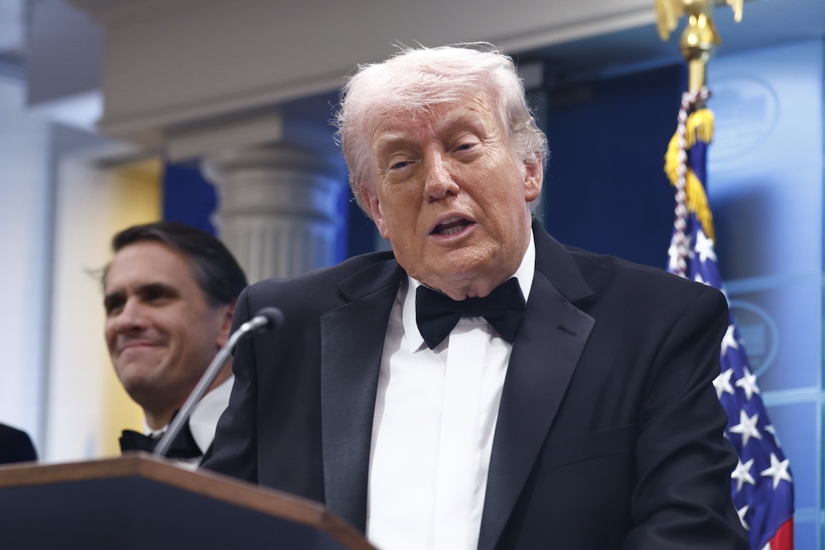 Zamach na Trumpa. Wśród komentarzy pełno teorii spiskowych