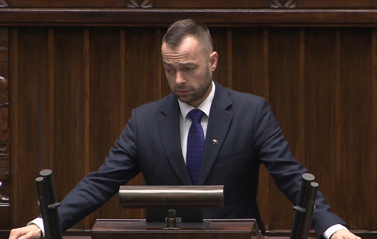 Romowicz twardo zapowiada głosowanie za odwołaniem Hennig-Kloski