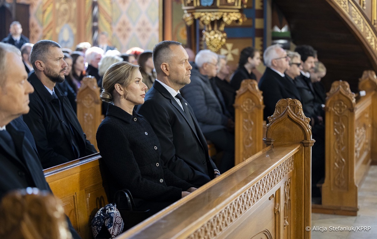 Wyjątkowa historia apaszki, którą Litewka podarował Nawrockiej