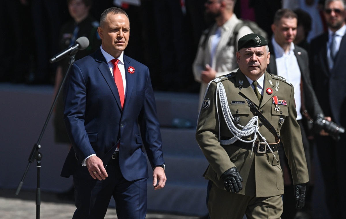 Mocne przywitanie prezydenta: Czołem żołnierze i funkcjonariusze
