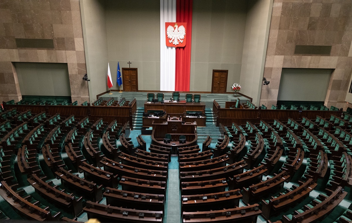 Гражданская коалиция является лидером, но парламентское большинство остаётся хрупким. ОПРОС