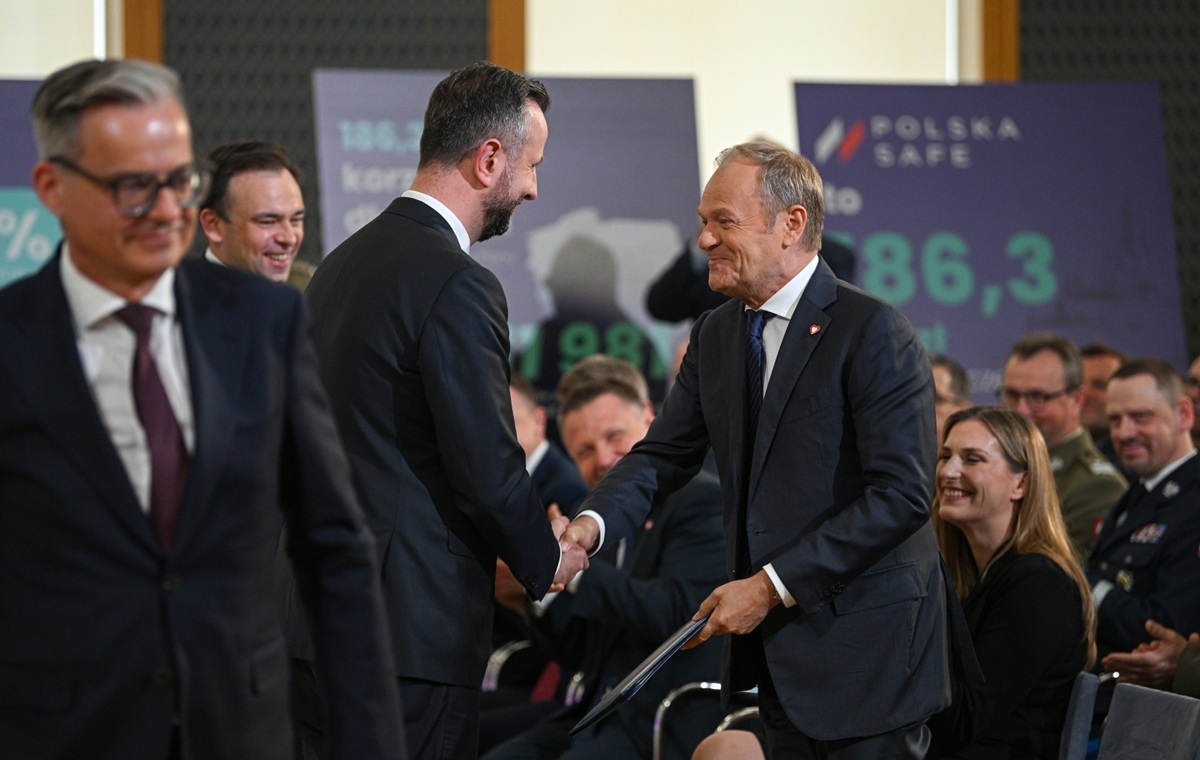 Komisarz o SAFE: "pożyczka"; premier Tusk: "Unijne pieniądze"