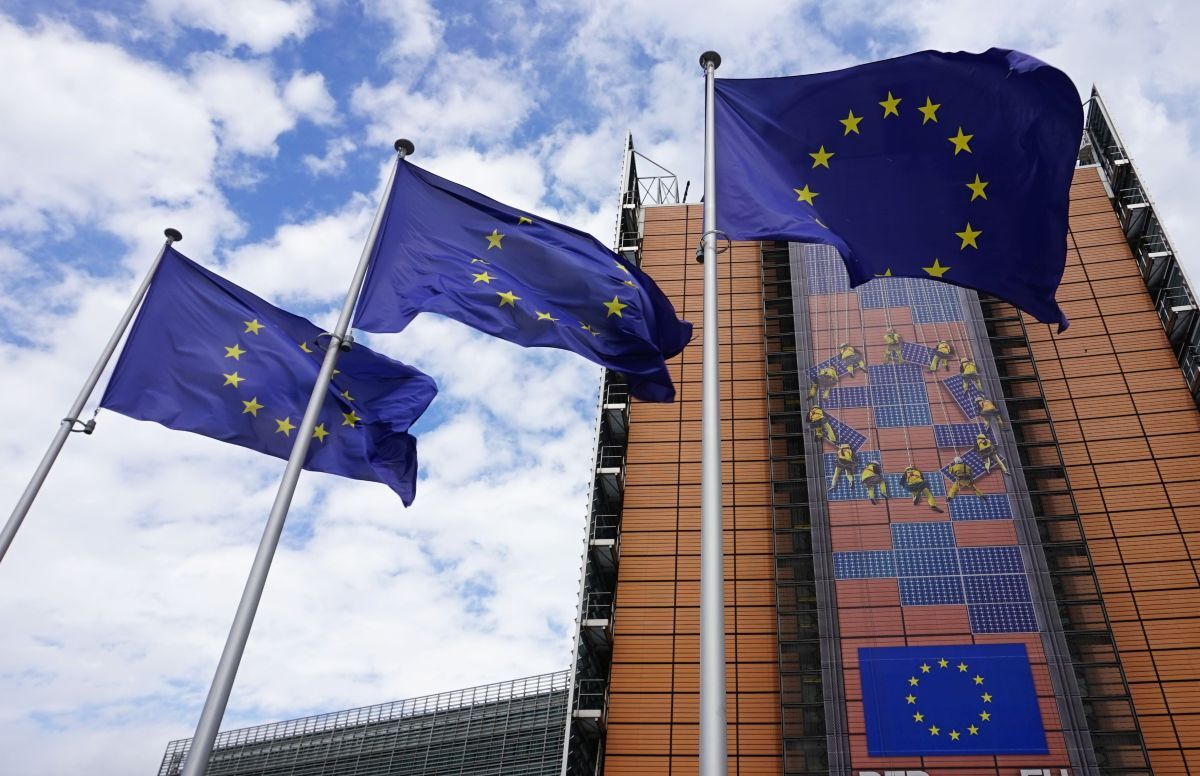Dziś dzień Unii Europejskiej. Oto 10 unijnych absurdów