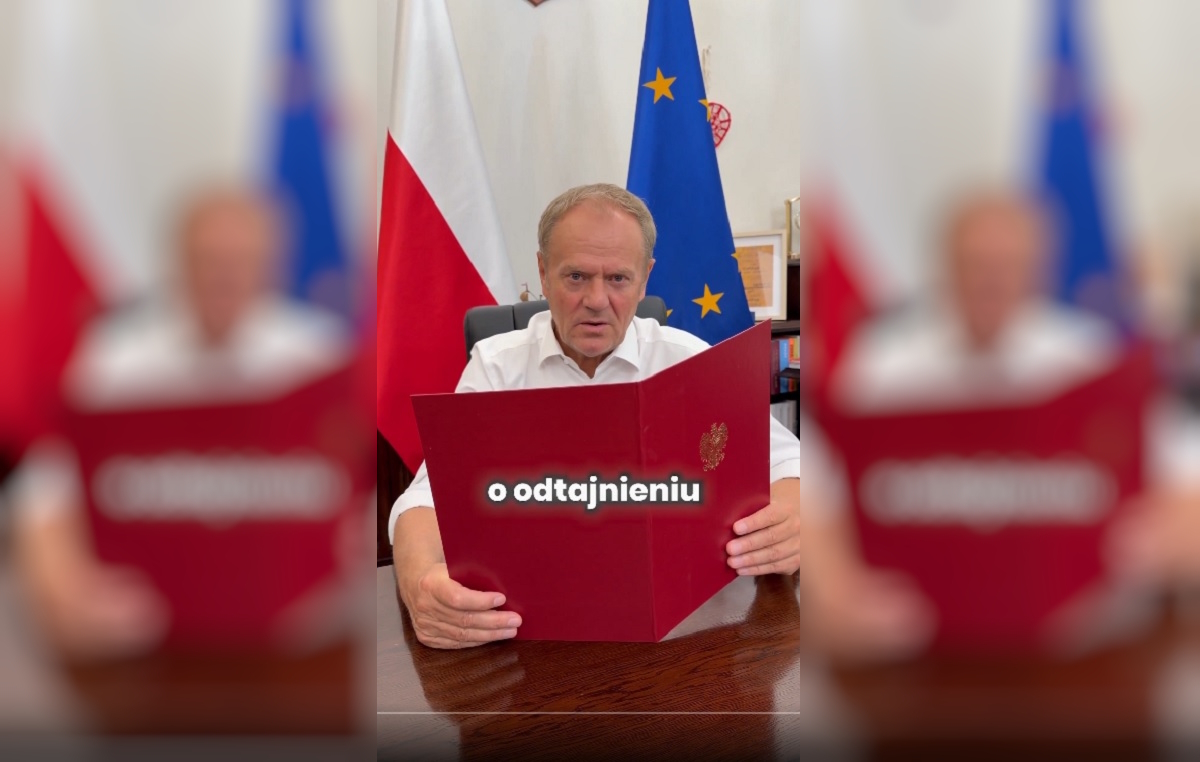 Tusk mówi o "odtajnieniu dokumentów". Czarnek mocno