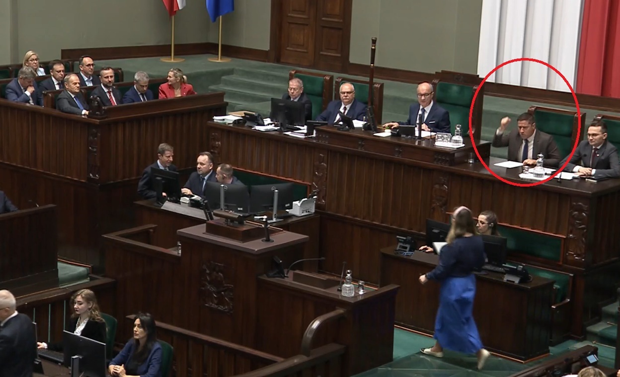 Matysiak wyszła na mównicę, poseł KO wydawał... dziwne odgłosy