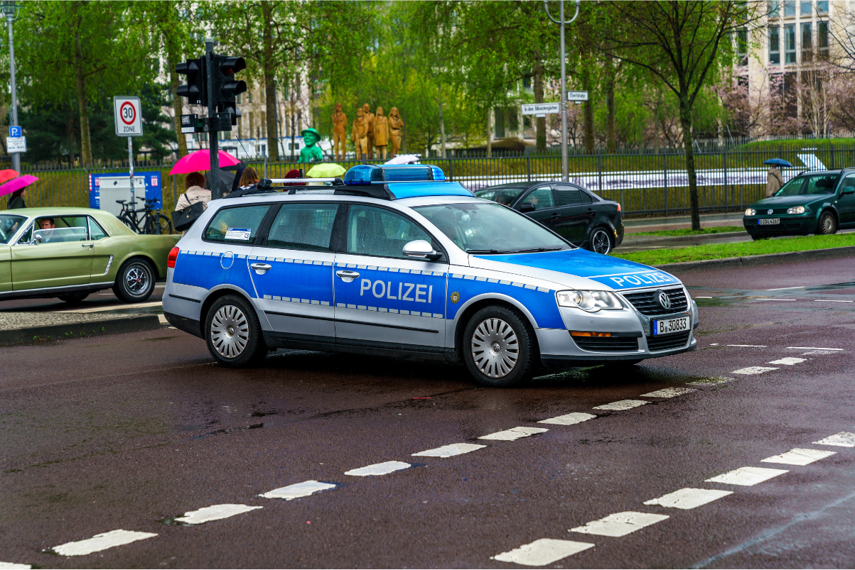 Atak w Berlinie. Odmówił papierosa, został dźgnięty w szyję!