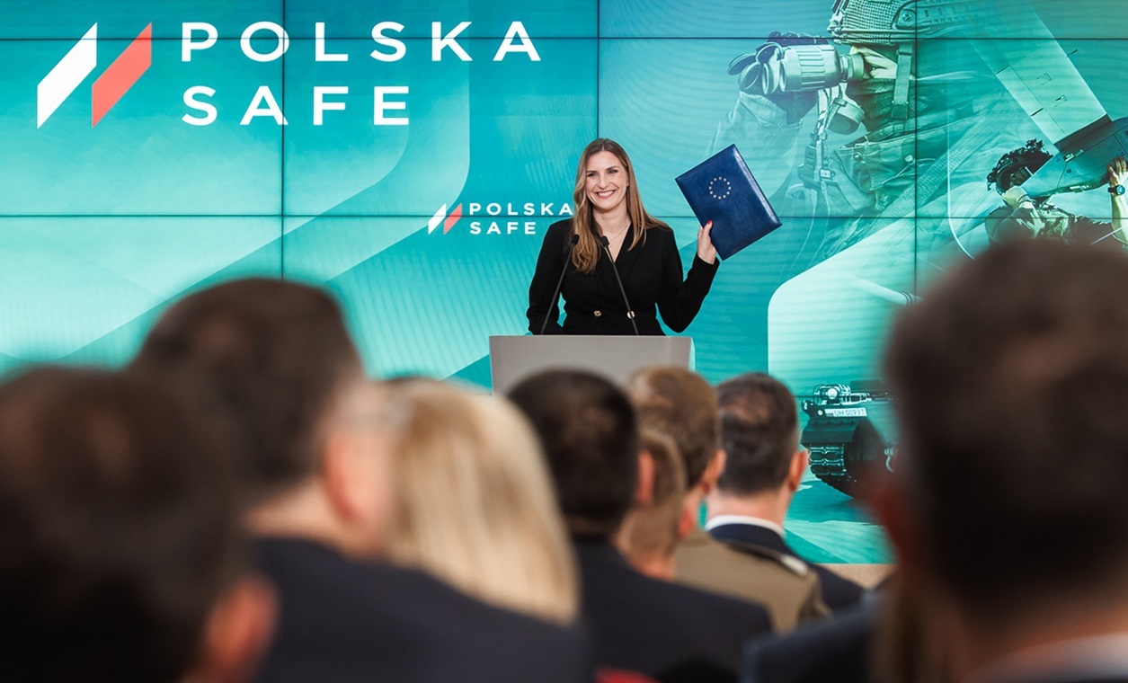 SAFE pogrąży rząd Tuska? interesujący sondaż!