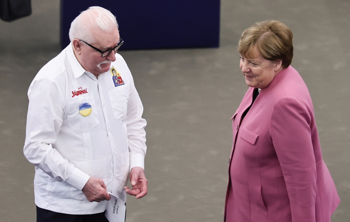 PE wręczył ordery Merkel i Wałęsie. Takie mają autorytety!