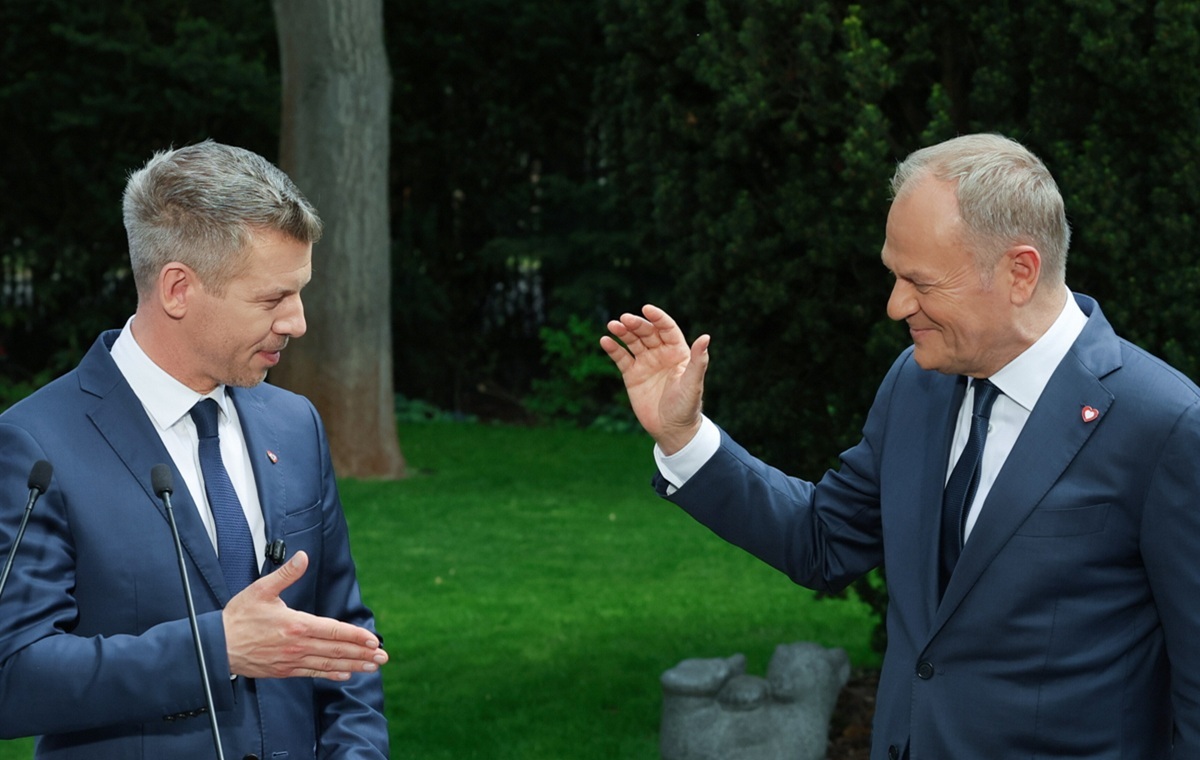 Co za żenada! Nie uwierzycie, co Magyarowi dał Tusk