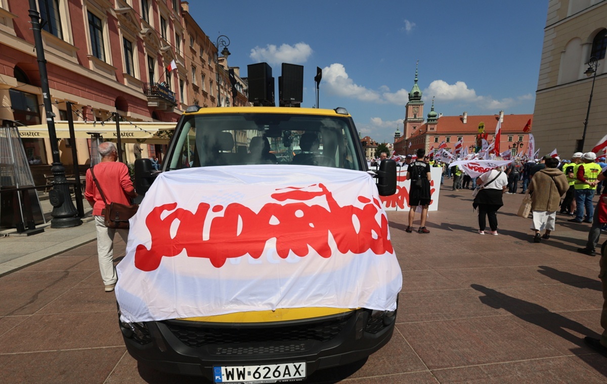 "Miasteczko Gniewu" wolne! Tusk odgrodził się za to od marszu